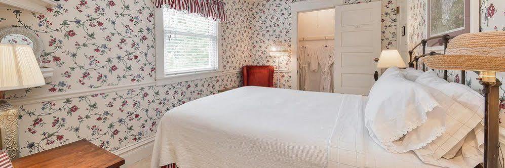 Harrison House Bed & Breakfast Нэпервилл Экстерьер фото
