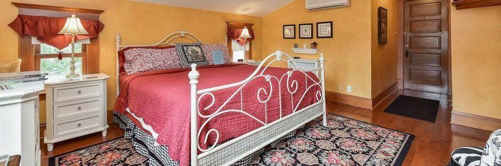 Harrison House Bed & Breakfast Нэпервилл Экстерьер фото