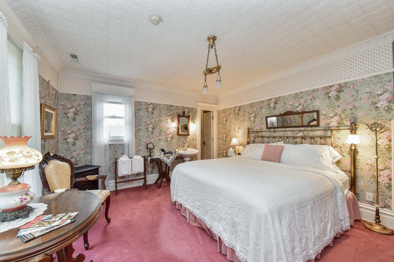 Harrison House Bed & Breakfast Нэпервилл Экстерьер фото
