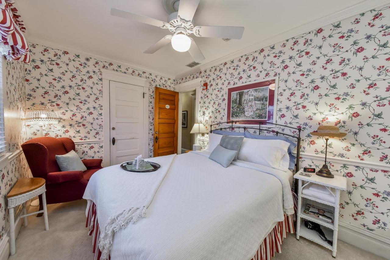 Harrison House Bed & Breakfast Нэпервилл Номер фото